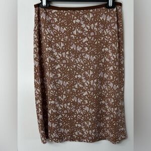 Diane Von Furstenburg 100 % silk skirt size 6